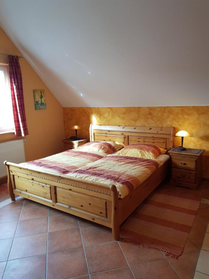 Friesenheim is an Ortsgemeinde Weingut Und Gaestehaus Henrici المظهر الخارجي الصورة