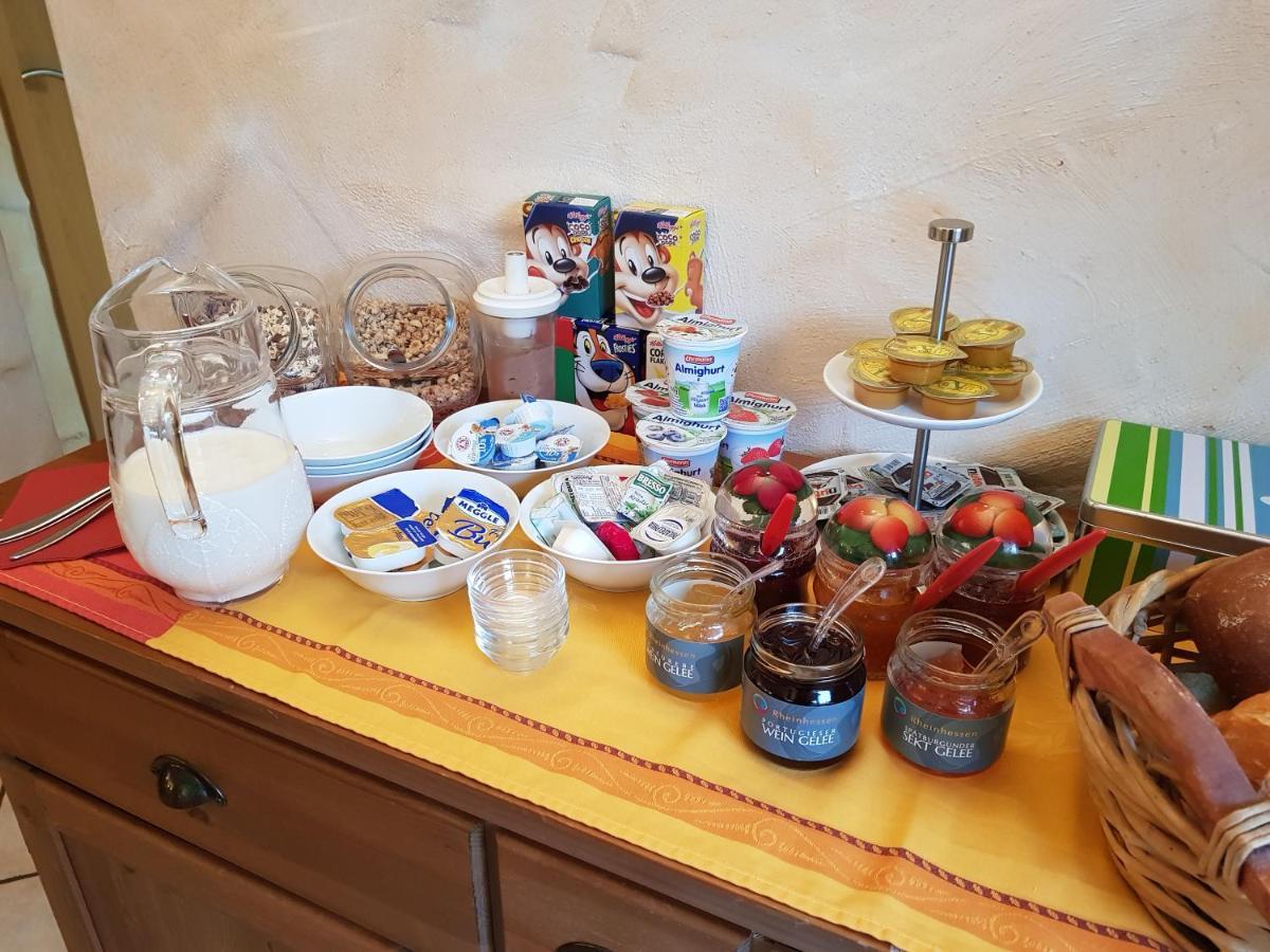 Friesenheim is an Ortsgemeinde Weingut Und Gaestehaus Henrici المظهر الخارجي الصورة