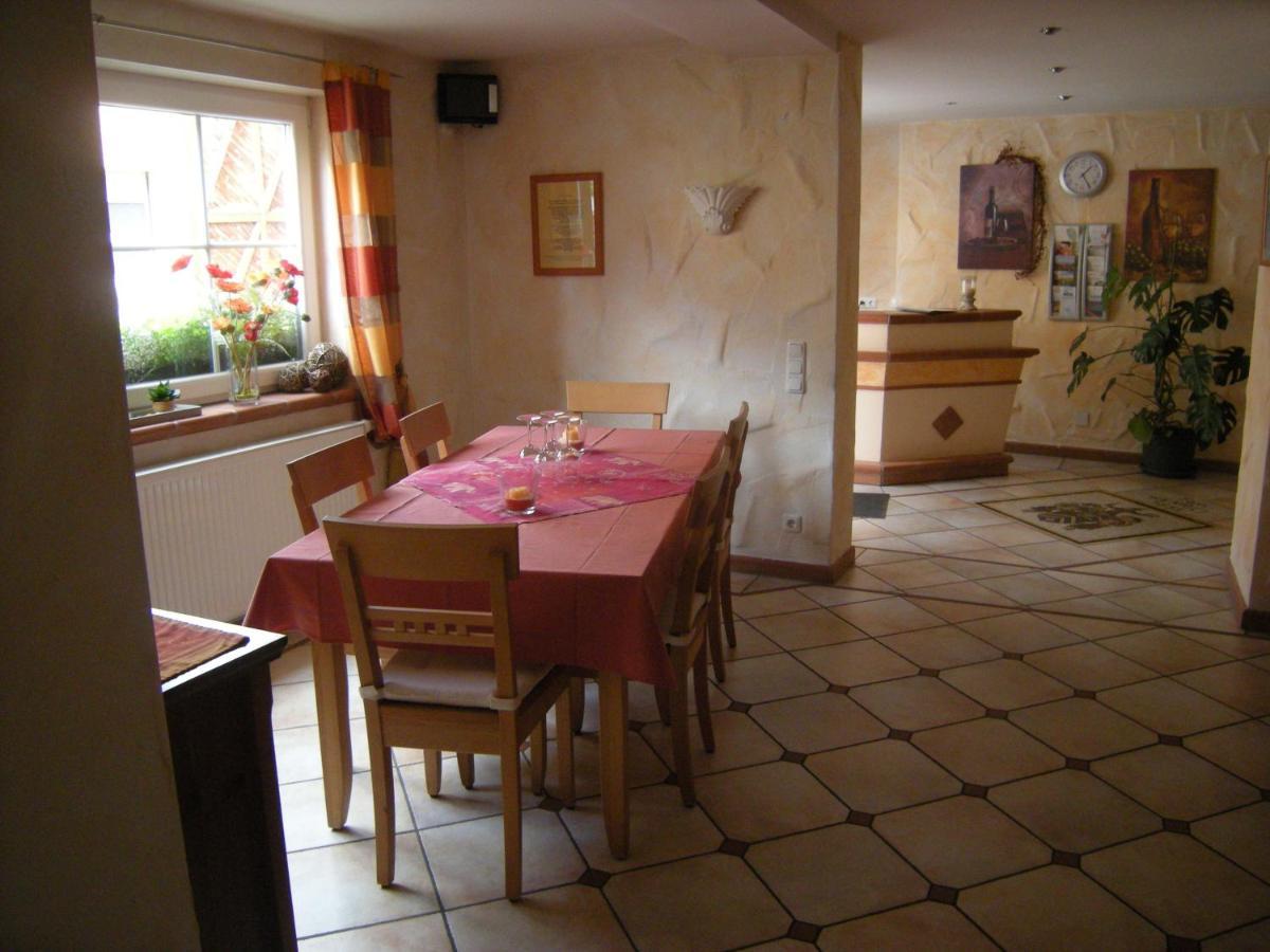 Friesenheim is an Ortsgemeinde Weingut Und Gaestehaus Henrici المظهر الخارجي الصورة
