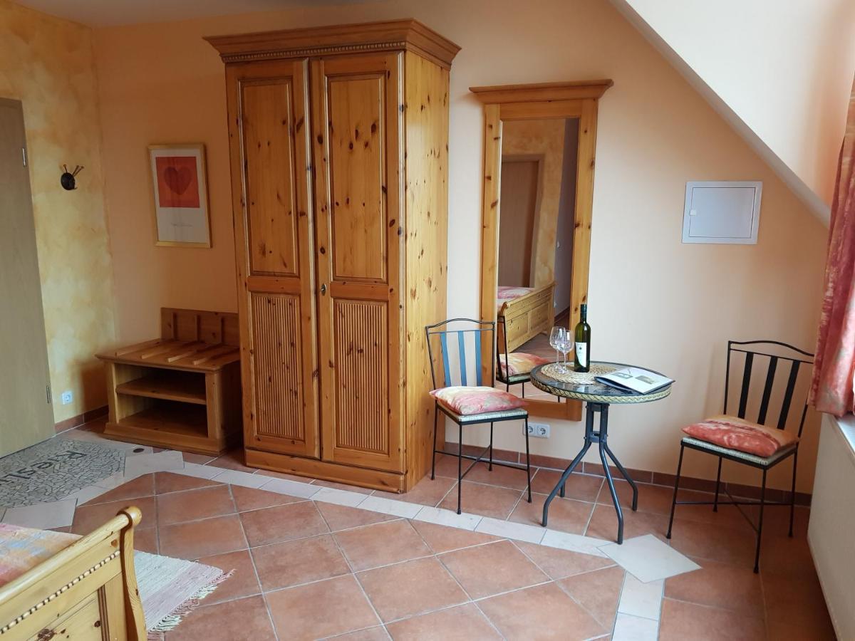 Friesenheim is an Ortsgemeinde Weingut Und Gaestehaus Henrici المظهر الخارجي الصورة