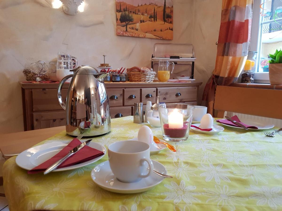 Friesenheim is an Ortsgemeinde Weingut Und Gaestehaus Henrici المظهر الخارجي الصورة